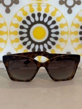 Alexander McQueen Tortoiseshell Sunglasses with Brown Gradient Lenses